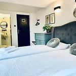 Inn Boutique U Rolanda, Mikulasske Namesti 3*