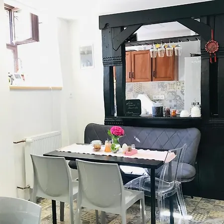 Boutique U Rolanda, Mikulasske Namesti Πανδοχείο Znojmo