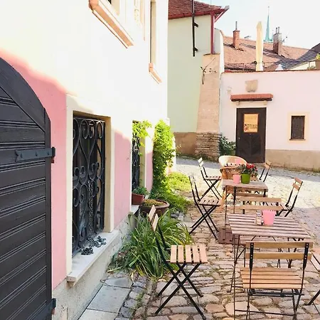 Boutique U Rolanda, Mikulasske Namesti 3*