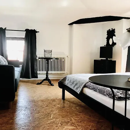 Boutique U Rolanda, Mikulasske Namesti Inn 3*