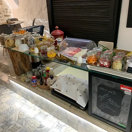 Zajazd Boutique U Rolanda, Mikulasske Namesti 3*