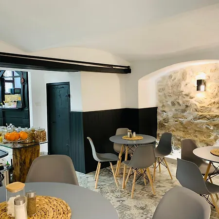 Boutique U Mikulase , Cafe U Rolanda 여관 즈노이모