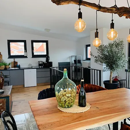 Inn Boutique U Rolanda, Mikulasske Namesti