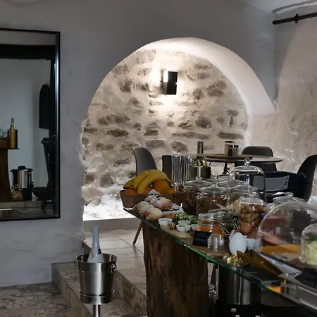 Πανδοχείο Boutique U Rolanda, Mikulasske Namesti 3*